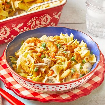 the pioneer woman's chicken noodle casserole