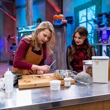 host rosanna pansino interacts with contestant meredith chiarelli, as seen on halloween cookie challenge, season 2